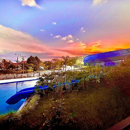 Apartamento Privado Vacacional A 5M Del Aeropuerto, 20 Minutos Del Parque Del Cafe Y Centro De Armenia Con 4 Piscinas, 3 Jacuzzi, Sauna By Molca Xperiences 3H Eksteriør bilde