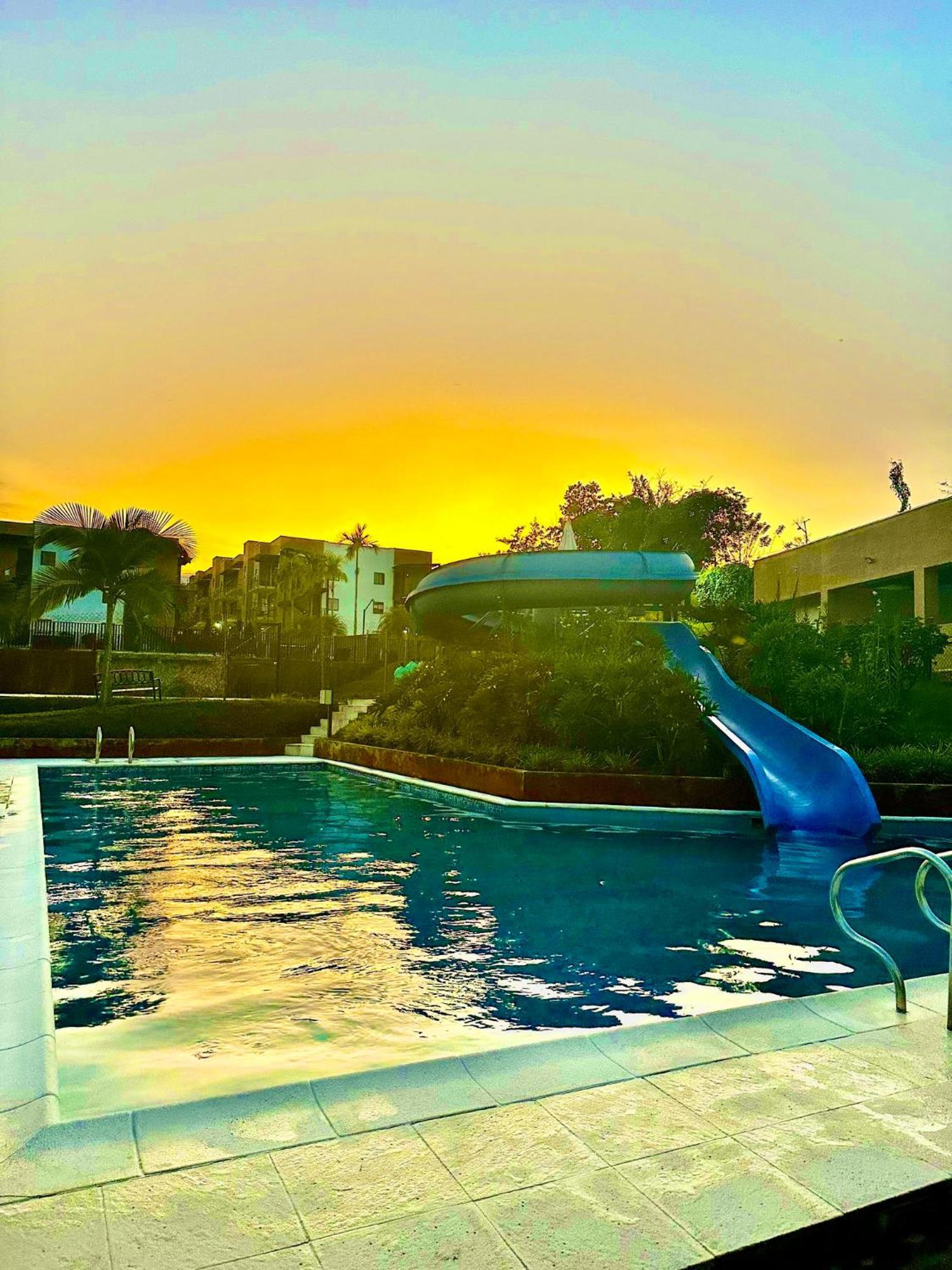 Apartamento Privado Vacacional A 5M Del Aeropuerto, 20 Minutos Del Parque Del Cafe Y Centro De Armenia Con 4 Piscinas, 3 Jacuzzi, Sauna By Molca Xperiences 3H Eksteriør bilde